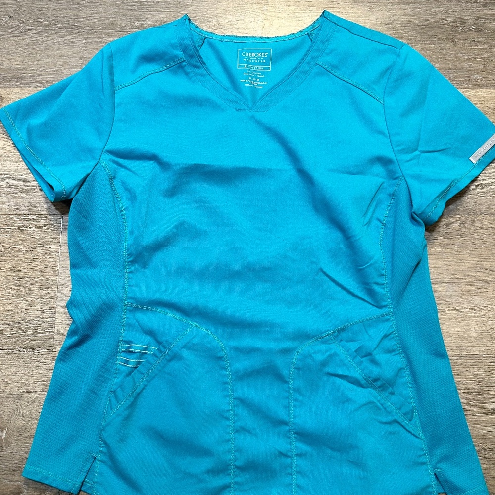 Women’s Scrub Set – Size Medium – Teal – Gently Used